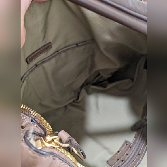 GILI🔥 Ostrich Embossed Hobo Bag - Picture 8 of 17